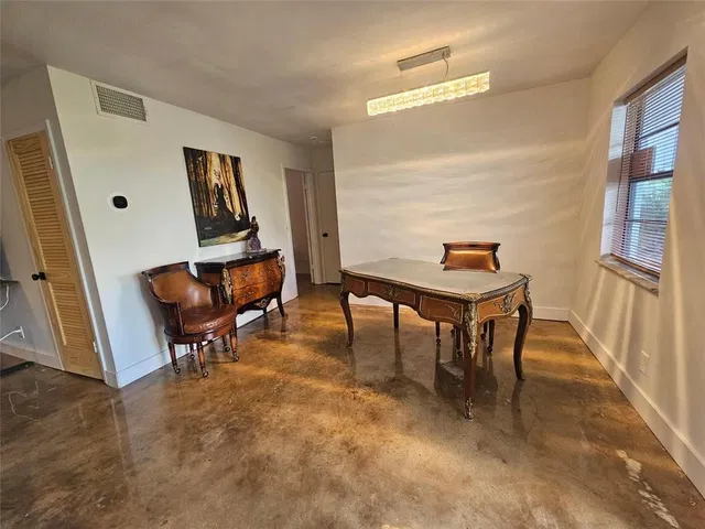 Unit 110 photo 8