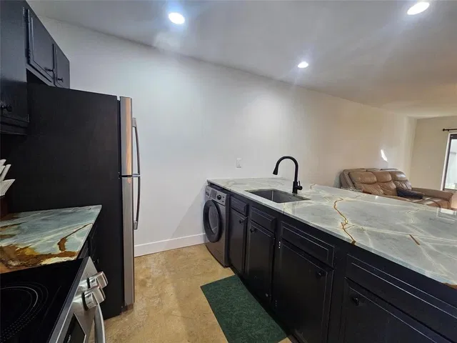 Unit 110 photo 10