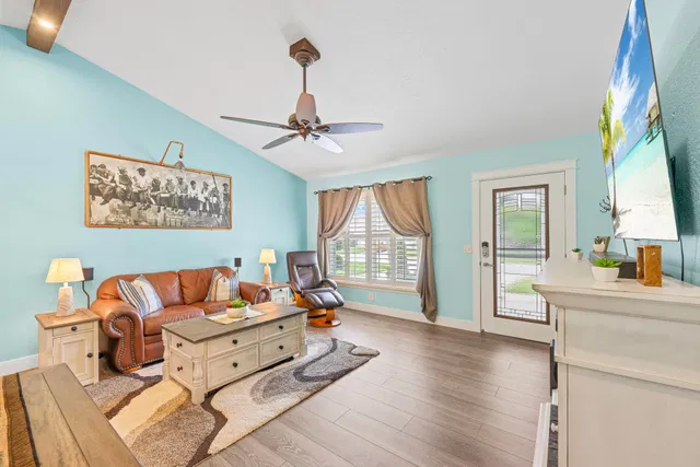 Residence photo 2