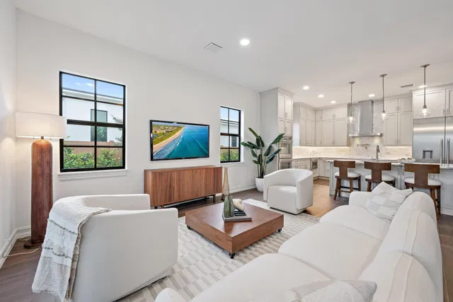 Palm Beach Shores Residence photo 12