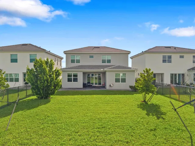 Residence photo 3