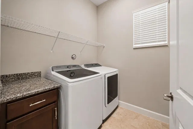 Residence photo 16