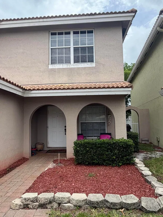 Residence photo 2