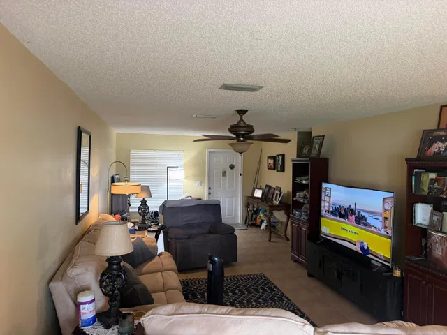 Residence photo 3