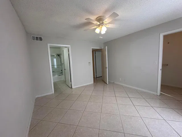 Unit 16-104 photo 8