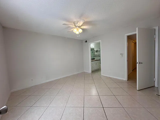 Unit 16-104 photo 9