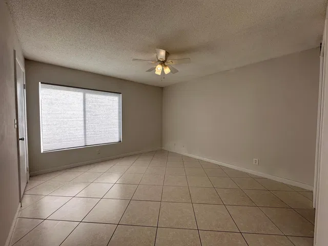 Unit 16-104 photo 11