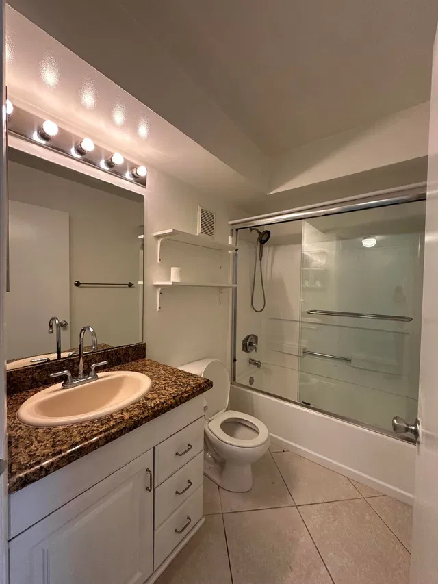 Unit 16-104 photo 14