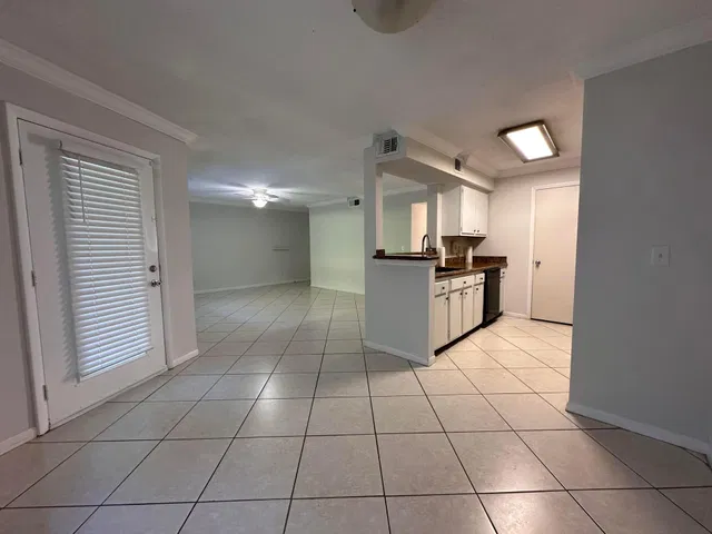 Unit 16-104 photo 15