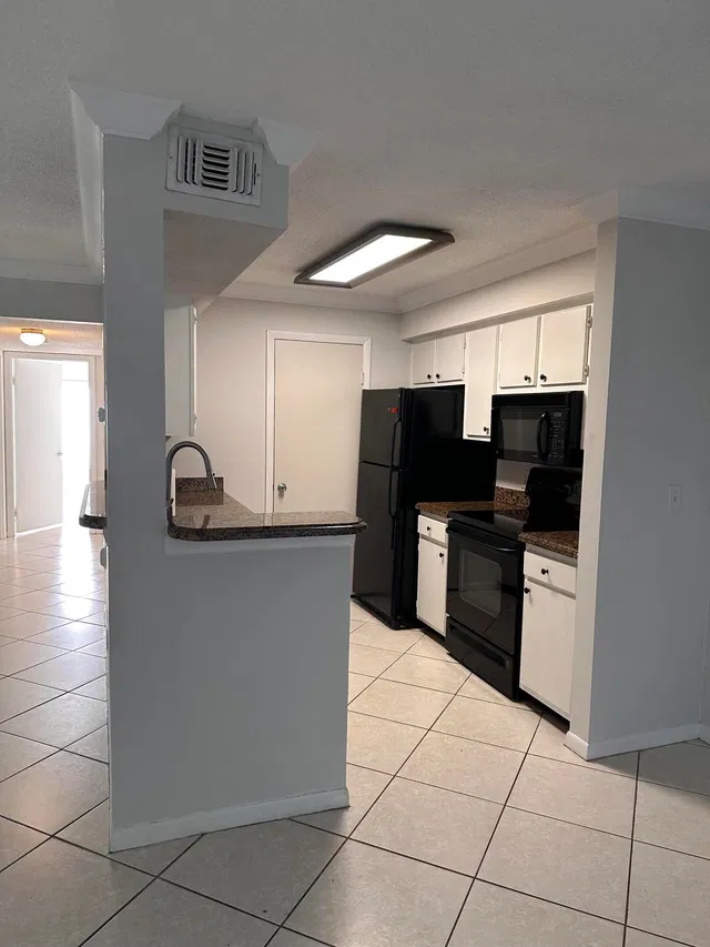 Unit 16-104 photo 16