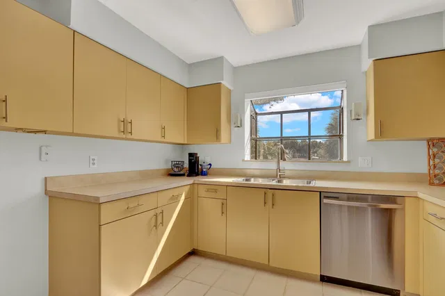 Residence photo 12