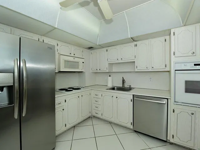 The Patrician of Palm Beach Unit 619 photo 7