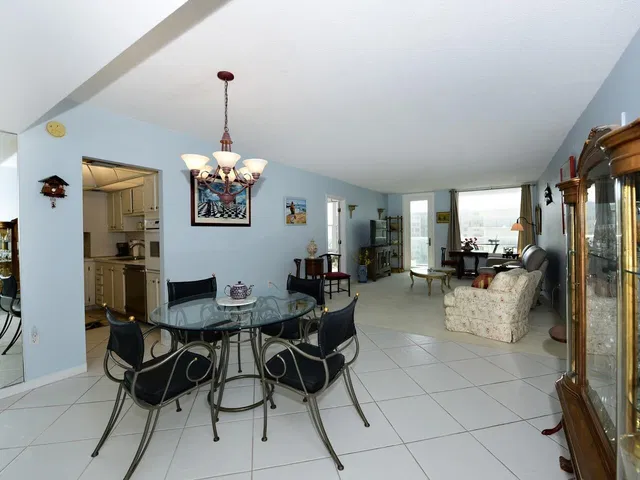 The Patrician of Palm Beach Unit 619 photo 8