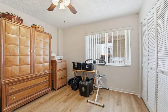 Unit 307 photo 20