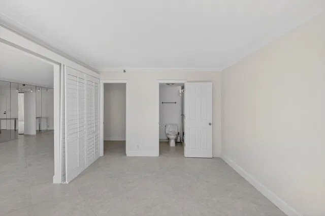 Unit 805 photo 15
