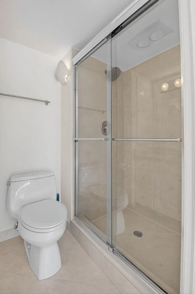 Unit 805 photo 20