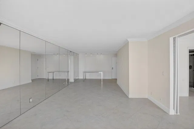 Unit 805 photo 21