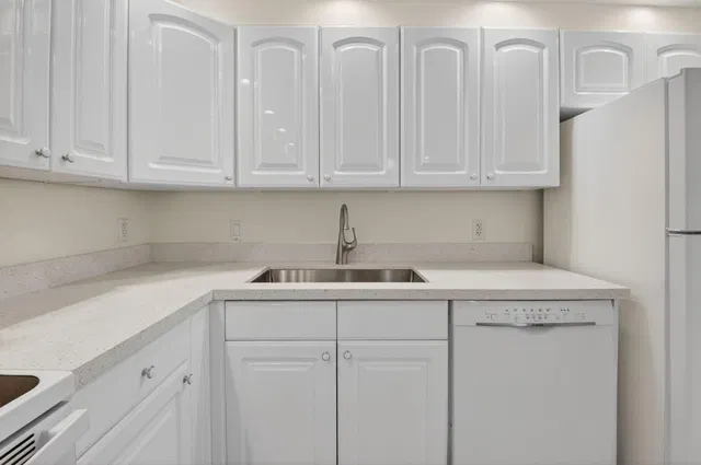 Unit 805 photo 25