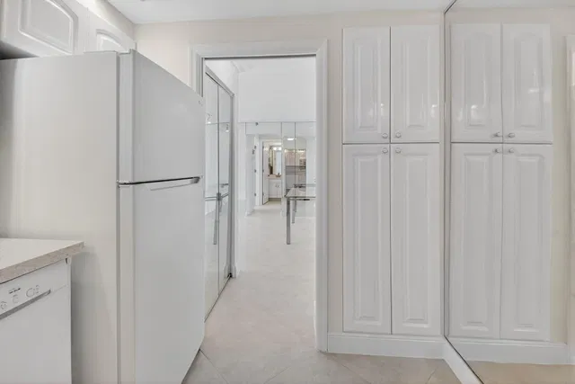 Unit 805 photo 26