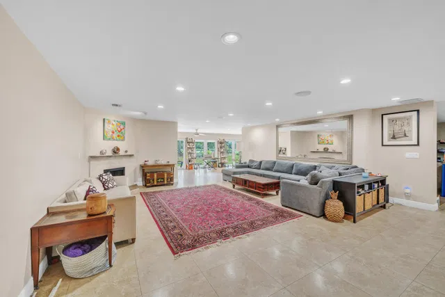 Residence photo 22