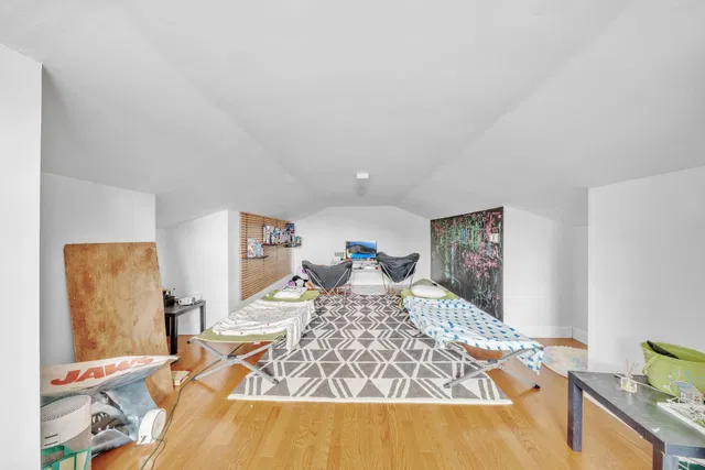 Residence photo 76