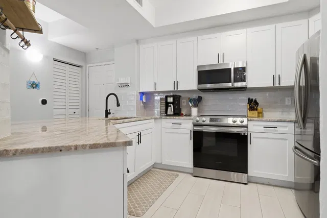 Courtyards in Cityplace Unit 104 photo 6