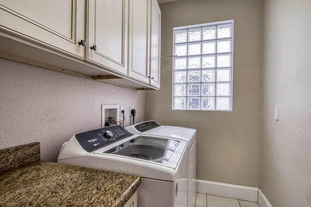 Residence photo 25