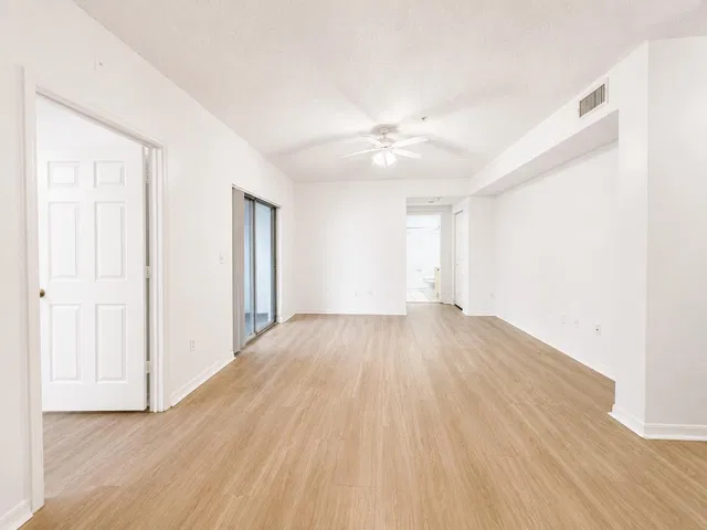  Unit 4302 photo 6