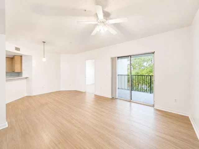  Unit 4302 photo 8