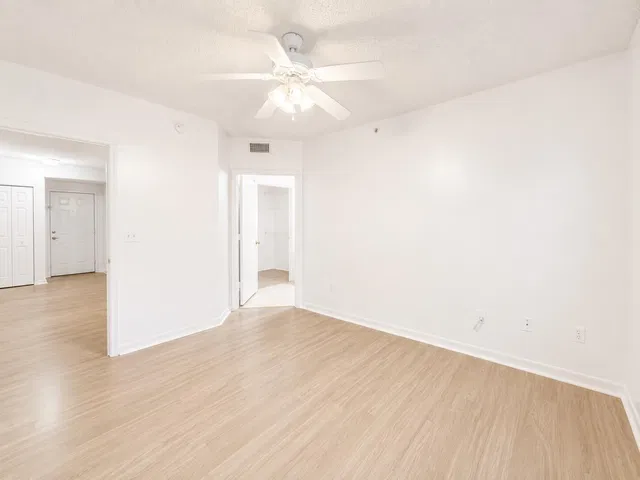  Unit 4302 photo 13