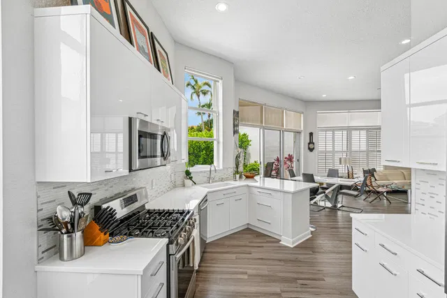 Woodfield Country Club Residence photo 15