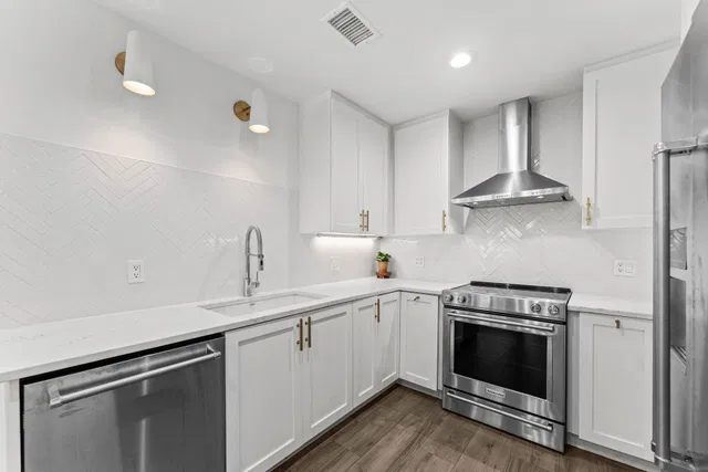 Unit 279 photo 6