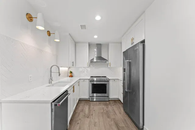 Unit 279 photo 8