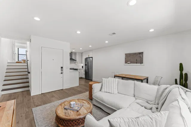 Unit 279 photo 11