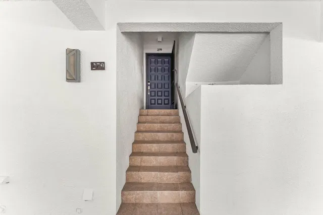 Unit 279 photo 37