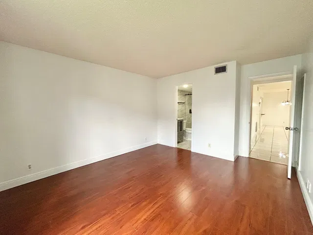  Unit C2 photo 15