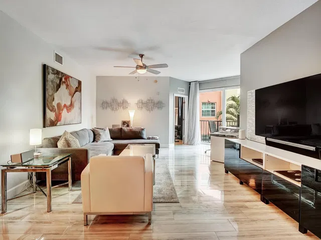 The Astor Unit 413 photo 8
