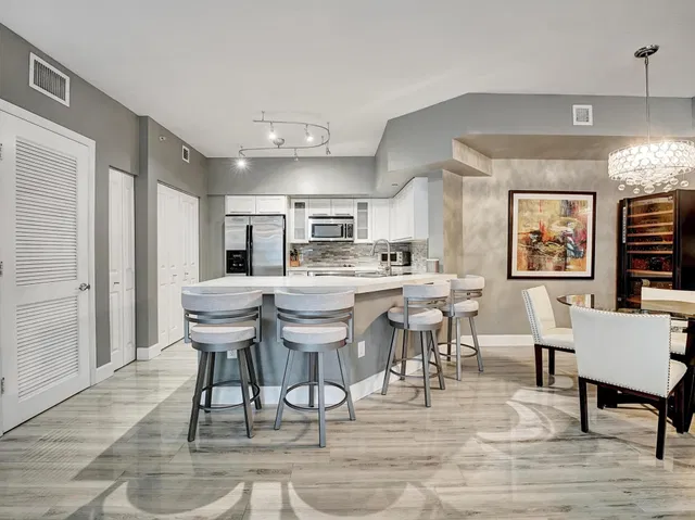 The Astor Unit 413 photo 9