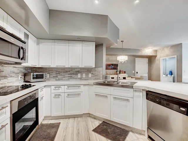The Astor Unit 413 photo 12