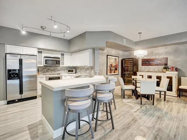 The Astor Unit 413 photo 14