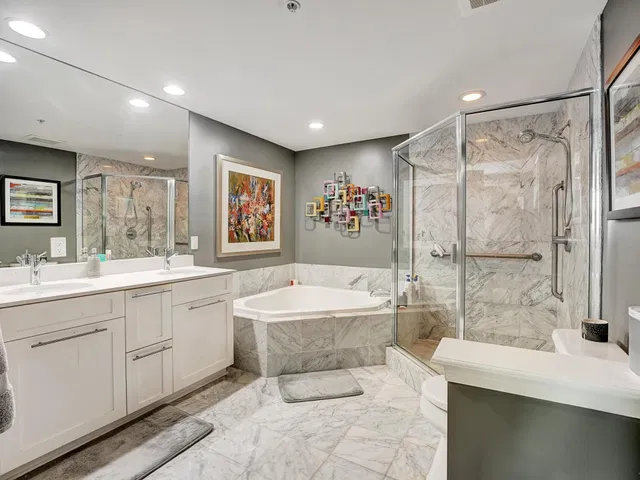 The Astor Unit 413 photo 18