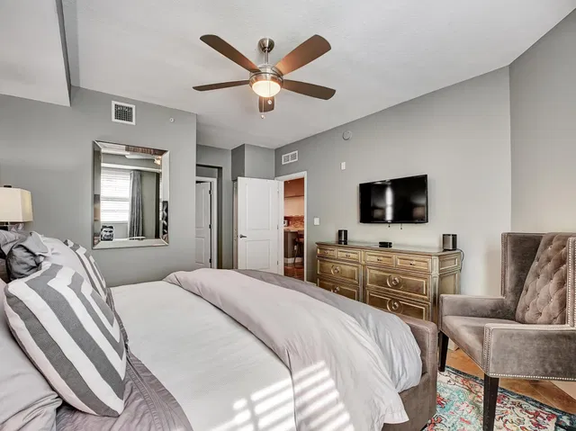 The Astor Unit 413 photo 24