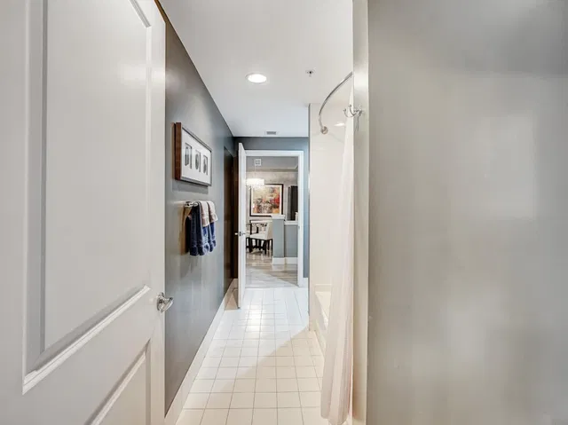The Astor Unit 413 photo 26