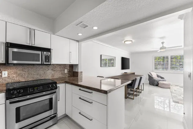Unit 269 photo 11