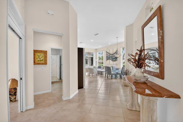  Residence photo 9