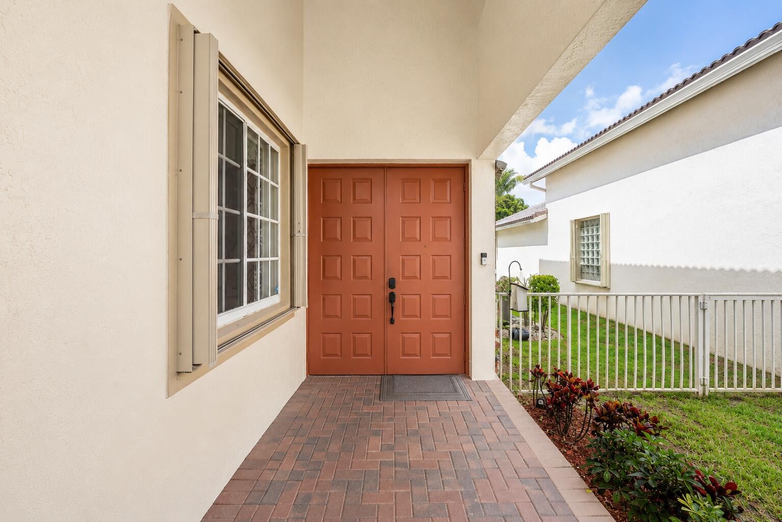Residence photo 3