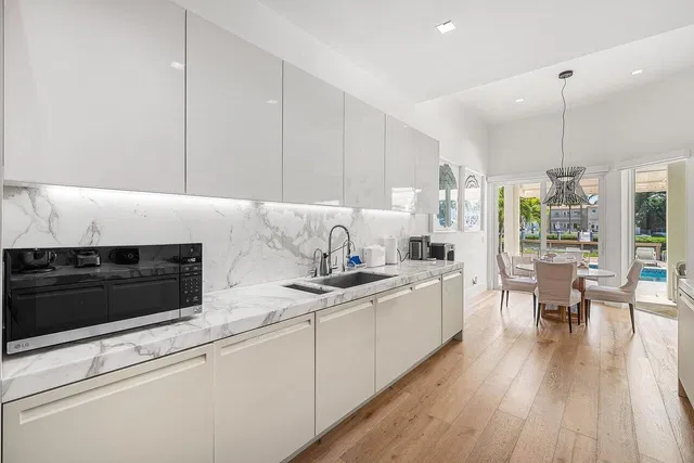 Admirals Cove Residence photo 25