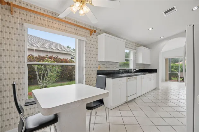 Residence photo 3