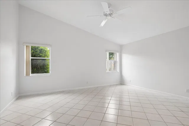 Residence photo 16
