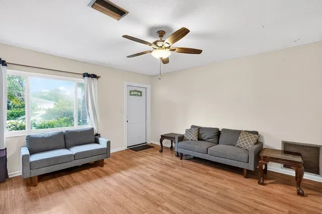 Residence photo 16